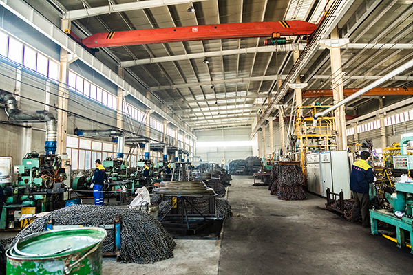 車(chē)間中的起重機(jī) 車(chē)間中的起重機(jī)